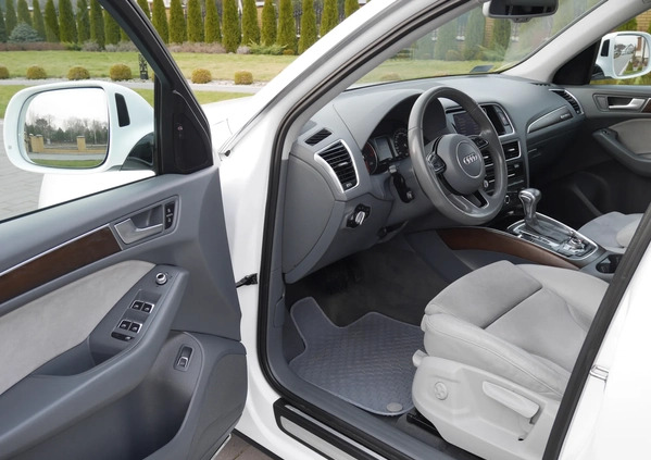Audi Q5 cena 99000 przebieg: 144000, rok produkcji 2016 z Przedbórz małe 352